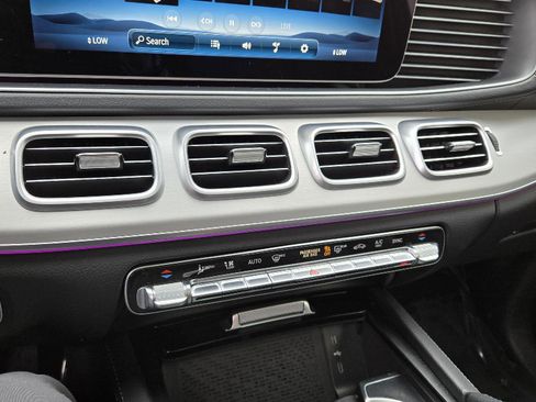 Used 2025 Mercedes-Benz GLS 450 4MATIC image 26