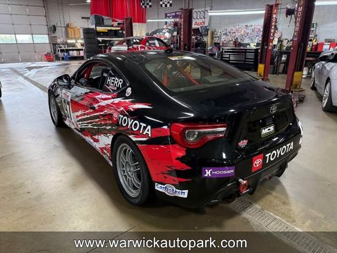 Used 2017 Toyota 86 image 5