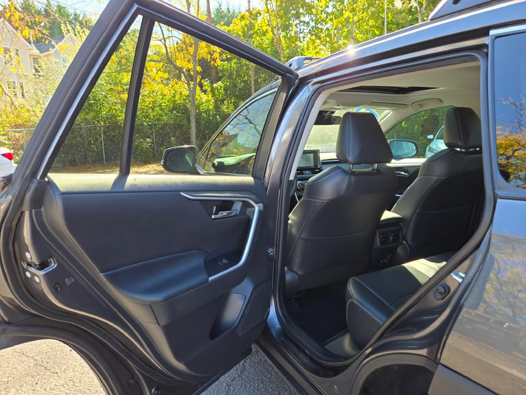 Used 2021 Toyota RAV4 XLE Premium FWD image 16