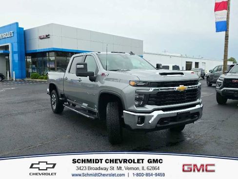 Used 2025 Chevrolet Silverado 2500 LT image 3