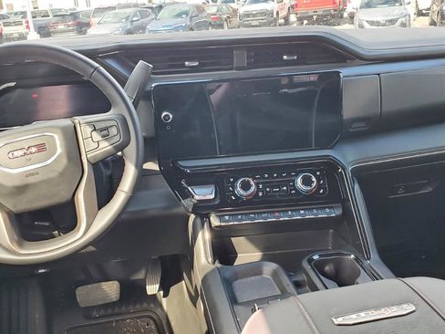Used 2025 GMC Sierra 2500 AT4X image 7
