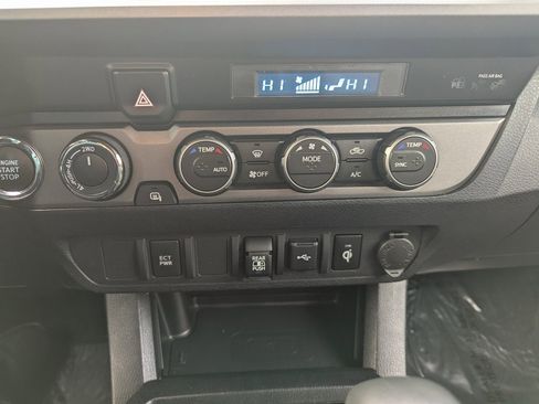 Used 2022 Toyota Tacoma TRD Off-Road image 20