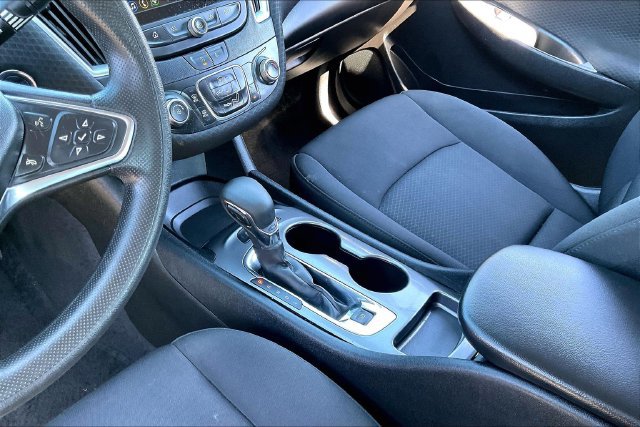 Used 2025 Chevrolet Malibu LS FWD image 13