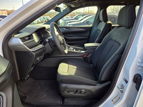 New 2025 Jeep Grand Cherokee Laredo X image 14