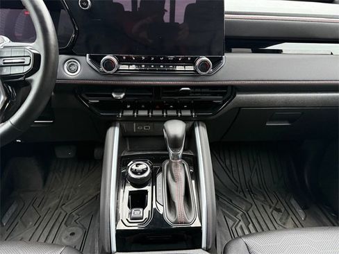 Used 2023 Chevrolet Colorado Z71 w/ Z71 Convenience Package 2 image 11