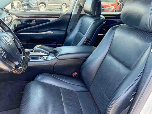 Used 2017 Lexus LS 460 w/ Comfort Package RWD image 17
