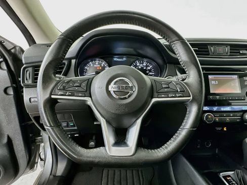 Used 2017 Nissan Rogue SV FWD image 16