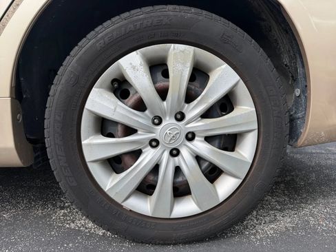 Used 2012 Toyota Corolla LE FWD image 22