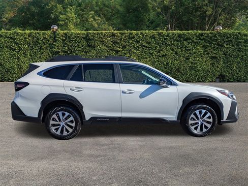 Used 2024 Subaru Outback Premium image 3