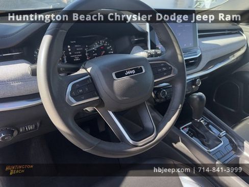 Used 2023 Jeep Compass Latitude image 10