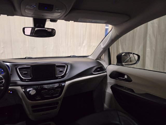 Used 2020 Chrysler Pacifica Touring-L Plus FWD image 26