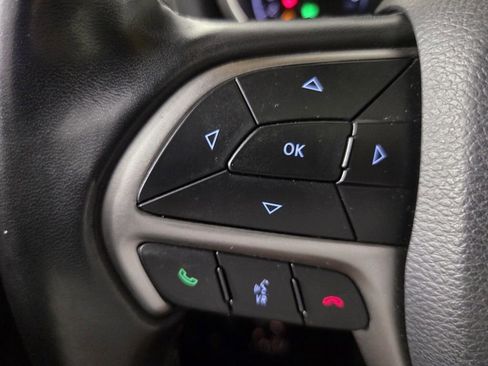 Used 2020 Jeep Grand Cherokee Laredo w/ Laredo X Package RWD image 18