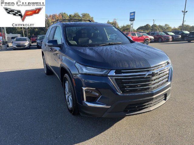 Certified 2023 Chevrolet Traverse LT FWD image 1