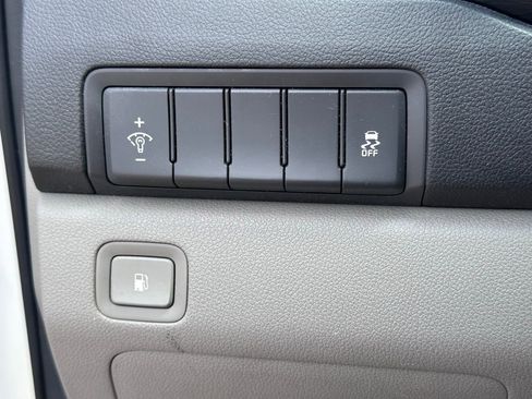 Used 2016 Kia Sedona LX w/ LX Convenience Package image 23