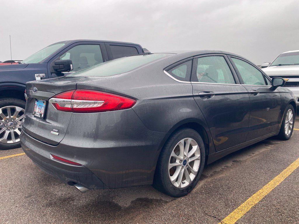 Used 2020 Ford Fusion SE FWD image 9