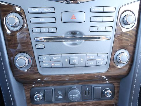 Used 2019 Nissan Armada Platinum w/ Captain's Chairs Package image 57