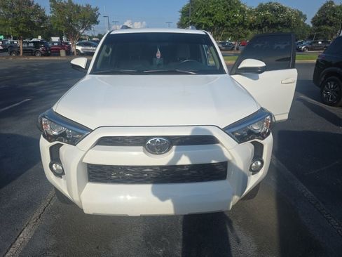 Used 2017 Toyota 4Runner SR5 RWD image 2