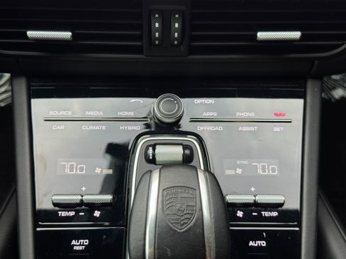 Used 2021 Porsche Cayenne Turbo S AWD/4WD image 33