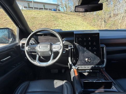 Used 2025 GMC Yukon Denali image 10