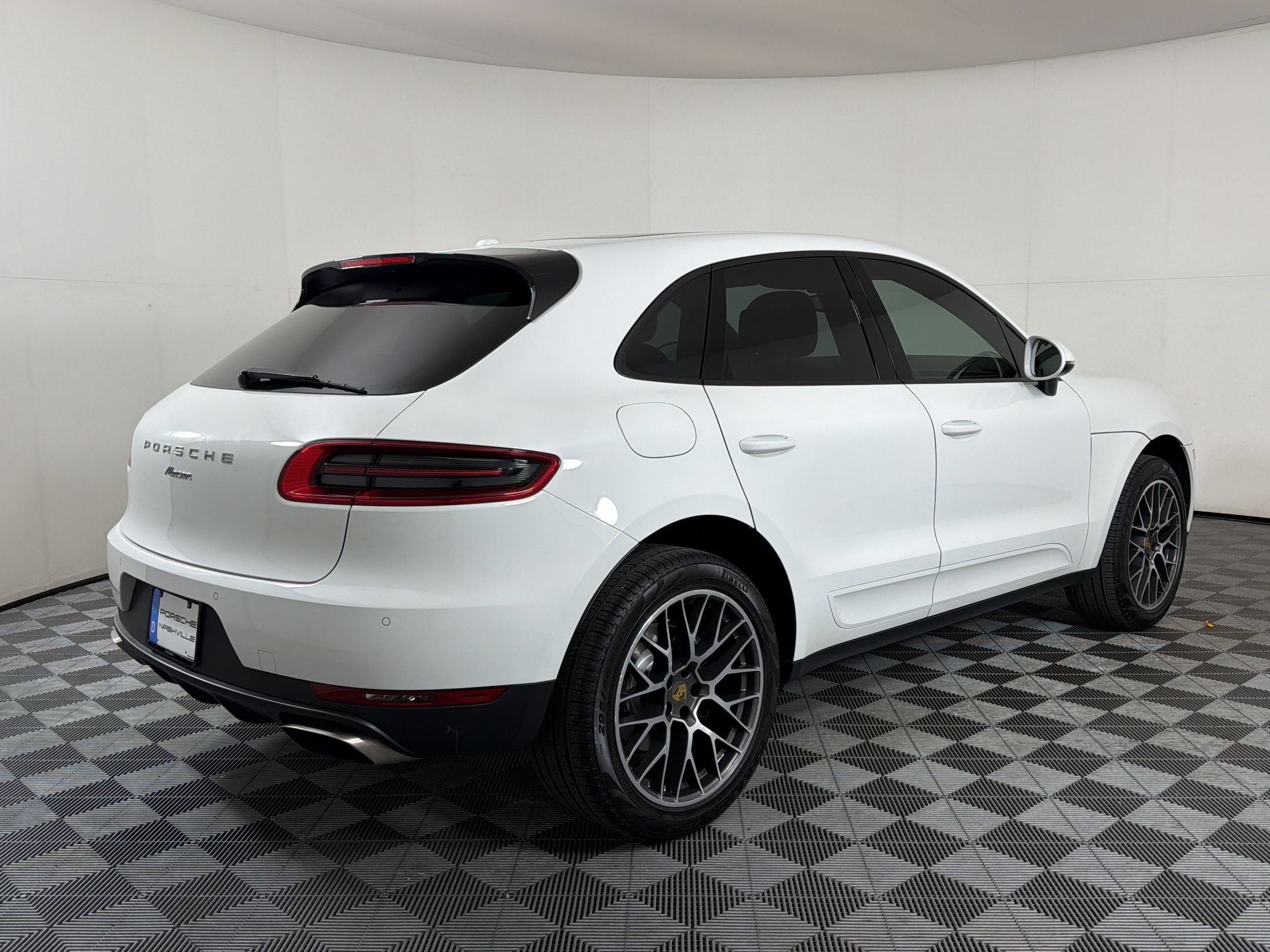 Used 2018 Porsche Macan AWD/4WD image 10