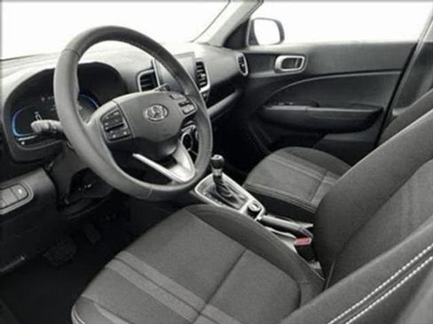 New 2025 Hyundai Venue SEL image 9