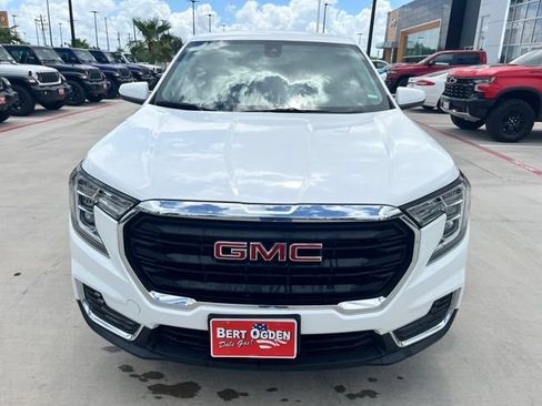 Used 2024 GMC Terrain SLE FWD image 2