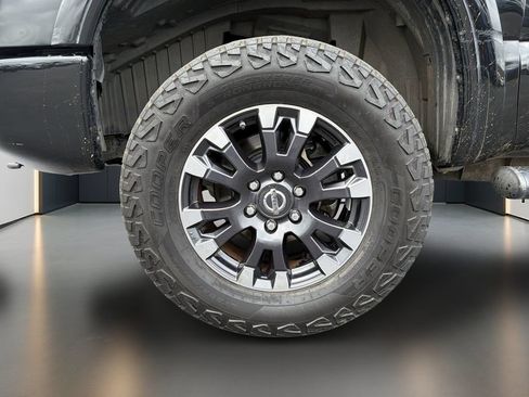 Used 2017 Nissan Titan PRO-4X w/ Pro-4x Convenience Package AWD/4WD image 10