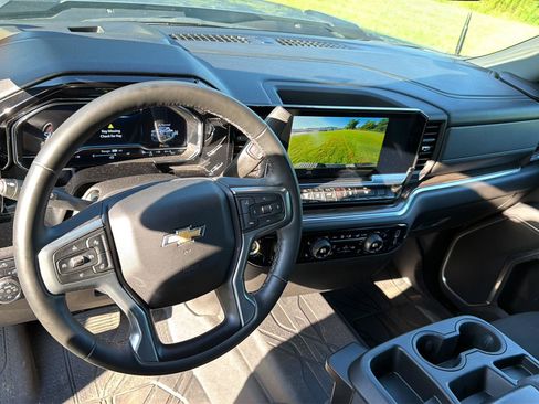 Used 2025 Chevrolet Silverado 2500 LT AWD/4WD image 7