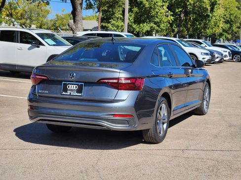 Used 2024 Volkswagen Jetta SE image 7