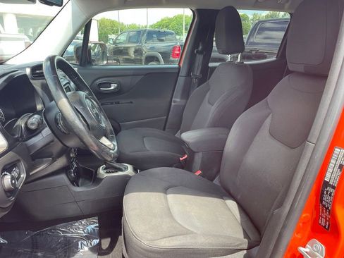 Used 2016 Jeep Renegade Latitude w/ Popular Equipment Group AWD/4WD image 2