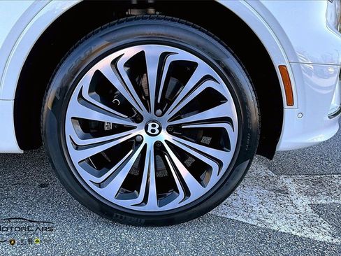 Used 2021 Bentley Bentayga image 31
