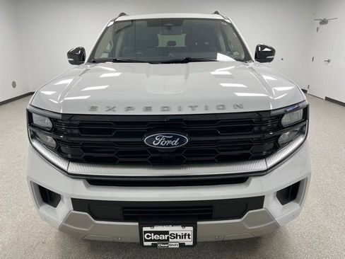 Used 2025 Ford Expedition Max Platinum AWD/4WD image 3