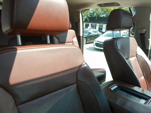 Used 2017 Chevrolet Suburban Premier RWD image 45