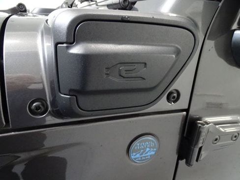 Certified 2025 Jeep Wrangler Unlimited Sahara AWD/4WD image 24