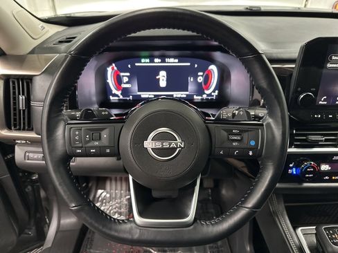 Used 2024 Nissan Pathfinder Platinum image 14