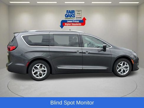 Used 2017 Chrysler Pacifica Touring-L Plus w/ Advanced Safetytec Group FWD image 7