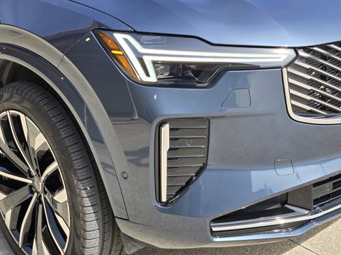 Used 2025 Volvo XC90 T8 Plus w/ Protection Package Premier image 13