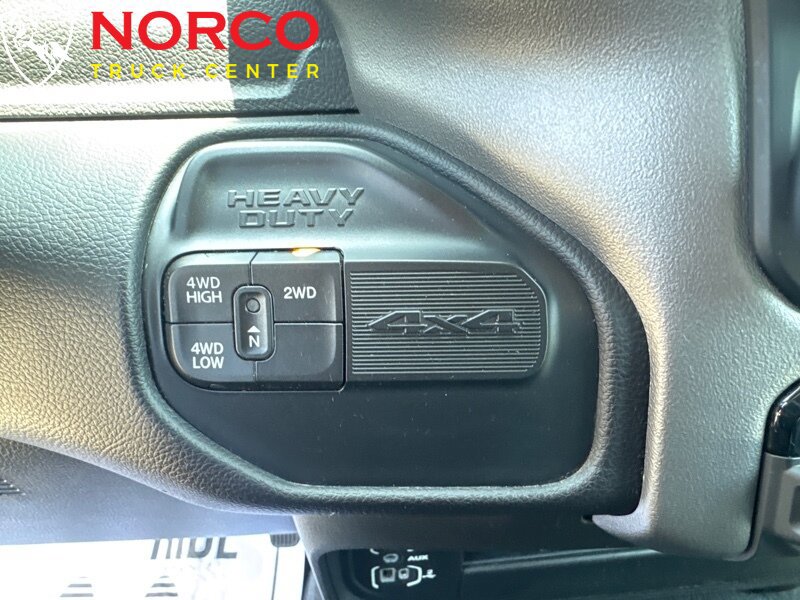 Used 2024 RAM 2500 Big Horn AWD/4WD image 24