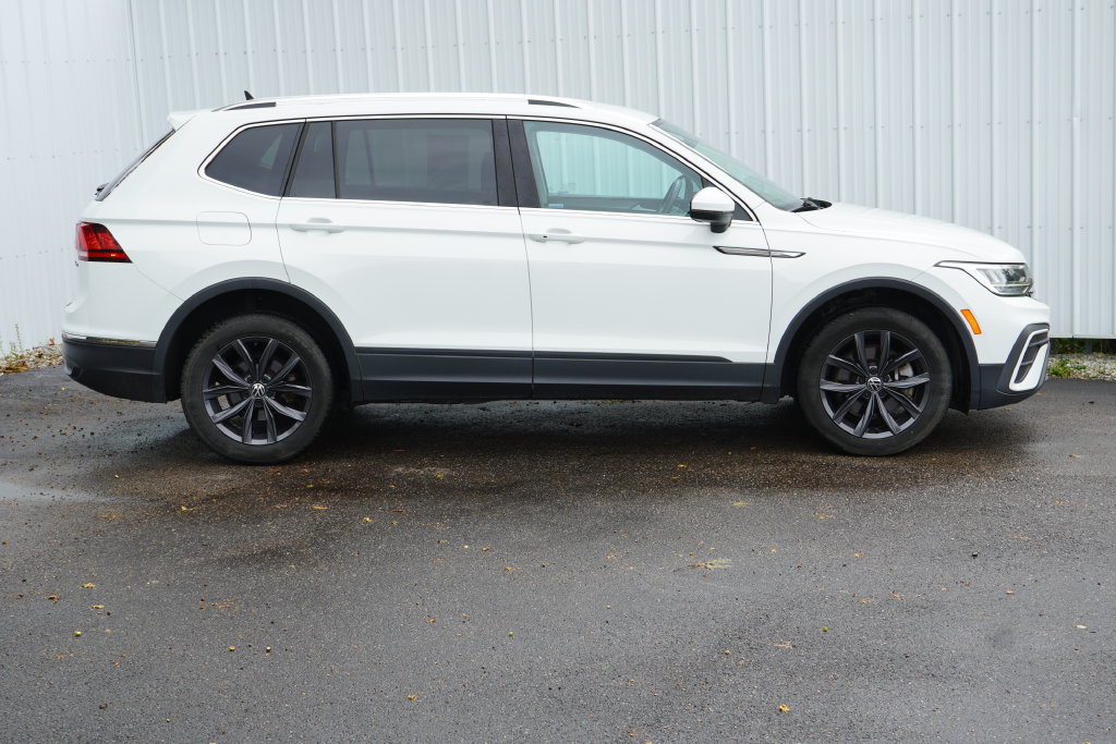 Used 2022 Volkswagen Tiguan SE AWD/4WD image 2