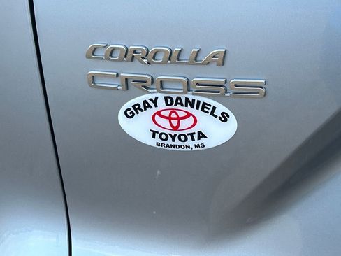 Used 2025 Toyota Corolla Cross XLE image 38