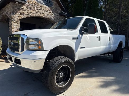 Used 2005 Ford F250 Lariat AWD/4WD image 2