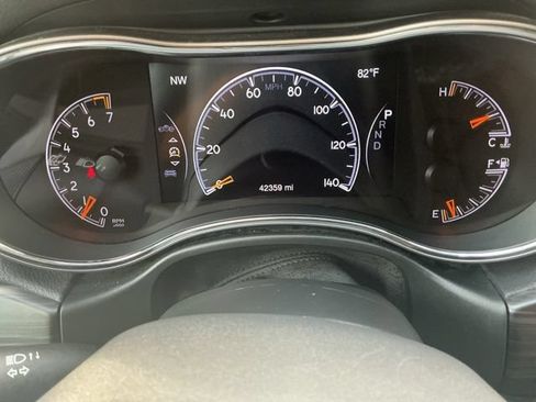 Used 2021 Jeep Grand Cherokee Laredo w/ Security & Convenience Group AWD/4WD image 19
