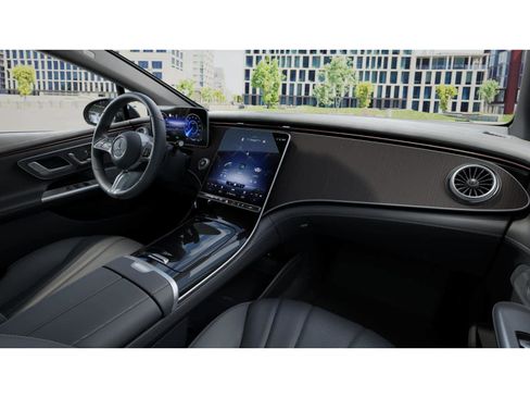 New 2026 Mercedes-Benz EQE 320 4MATIC Sedan image 5