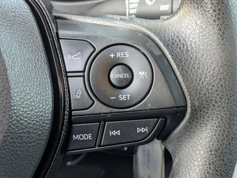 Used 2022 Toyota RAV4 LE image 19