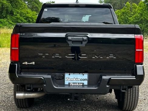 Used 2025 Toyota Tacoma SR5 AWD/4WD image 8