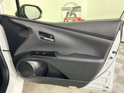 Used 2022 Toyota Prius LE image 14