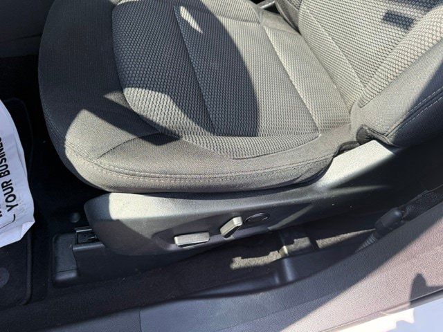 Used 2018 Ford Explorer XLT w/ Equipment Group 201A FWD image 11