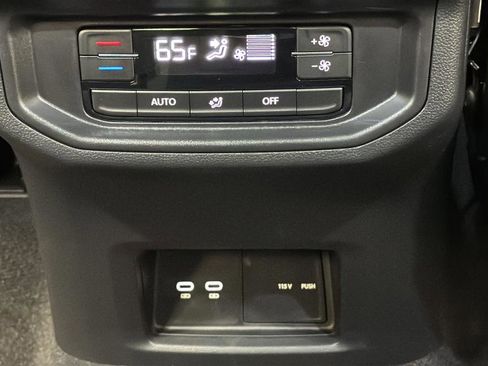 Used 2025 Volkswagen Atlas Peak Edition SE AWD/4WD image 34