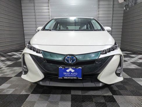 Used 2018 Toyota Prius Prime Advanced image 3
