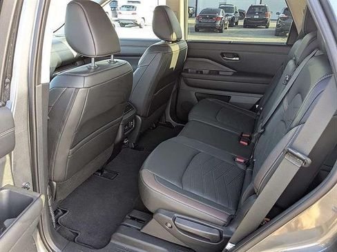 Used 2025 Nissan Pathfinder Platinum w/ Cargo Package AWD/4WD image 15